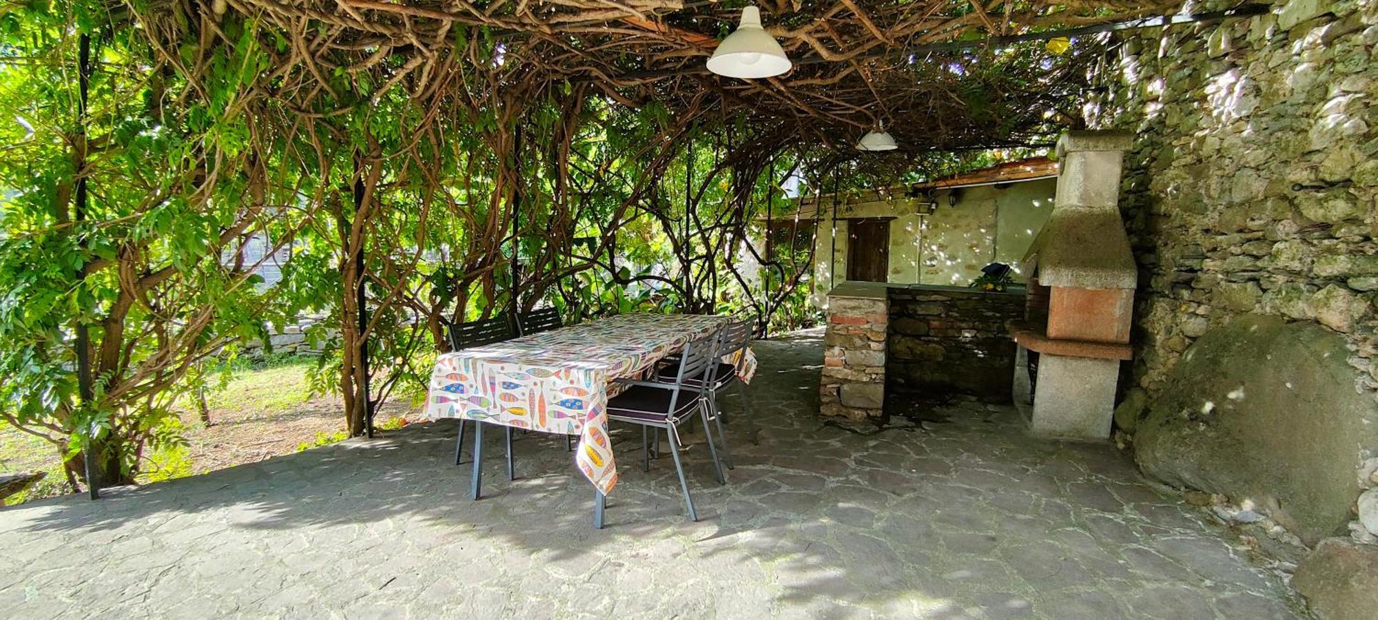 La Casa Delle Pietre Parlanti - Casa In Pietra Ai Piedi Del Parco Delle 5 Terre Bed and Breakfast Biassa Exteriör bild