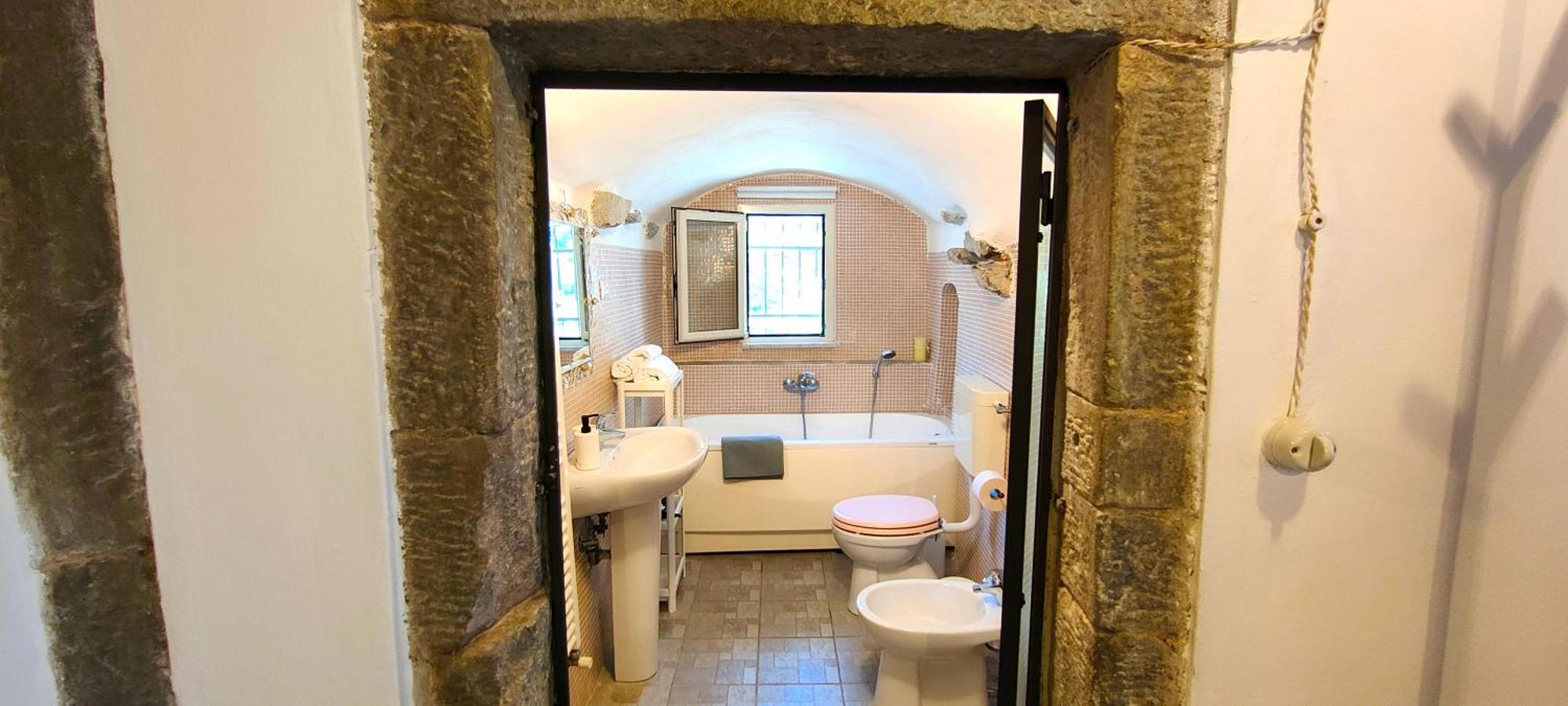 La Casa Delle Pietre Parlanti - Casa In Pietra Ai Piedi Del Parco Delle 5 Terre Bed and Breakfast Biassa Exteriör bild