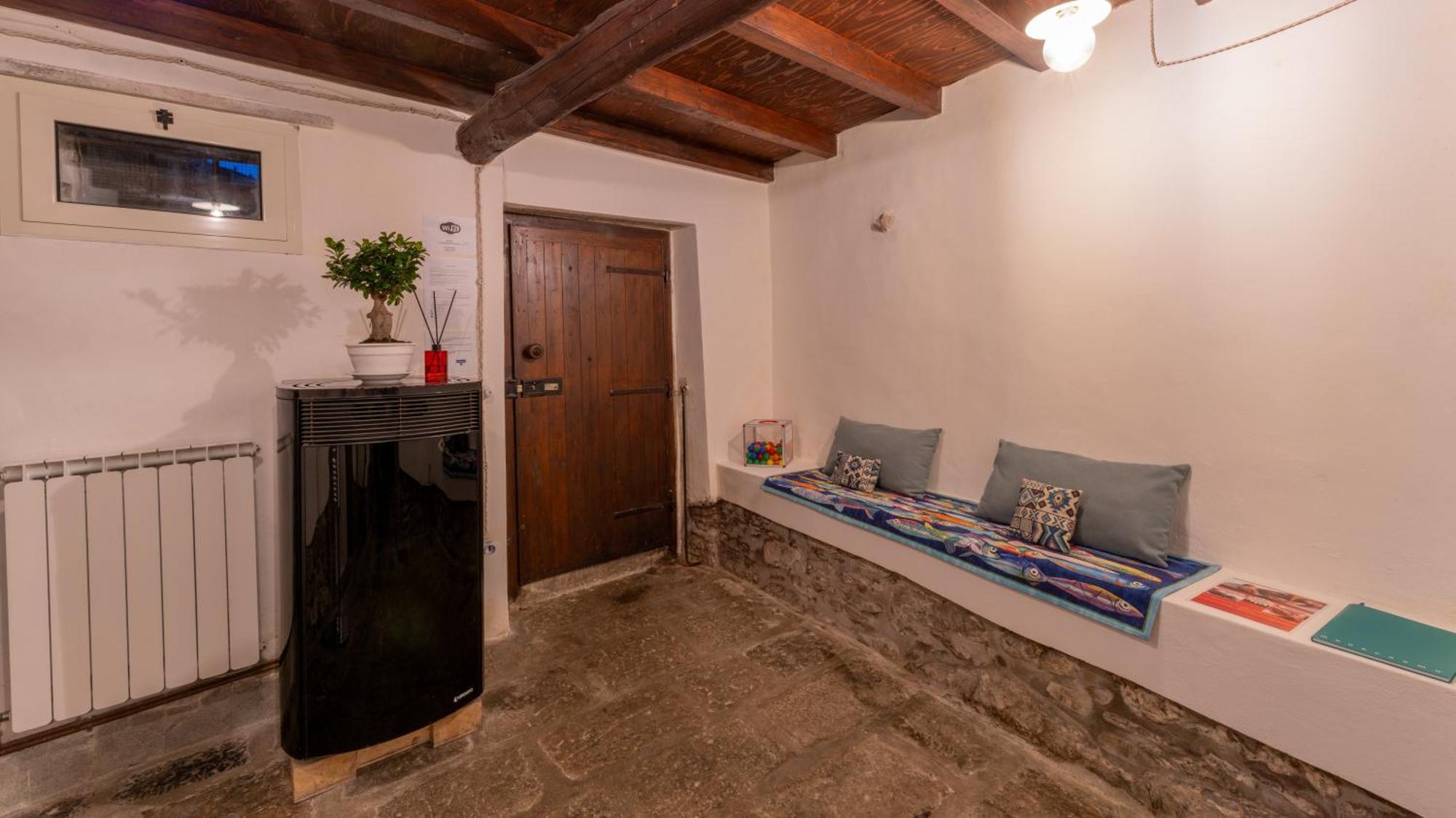 La Casa Delle Pietre Parlanti - Casa In Pietra Ai Piedi Del Parco Delle 5 Terre Bed and Breakfast Biassa Exteriör bild