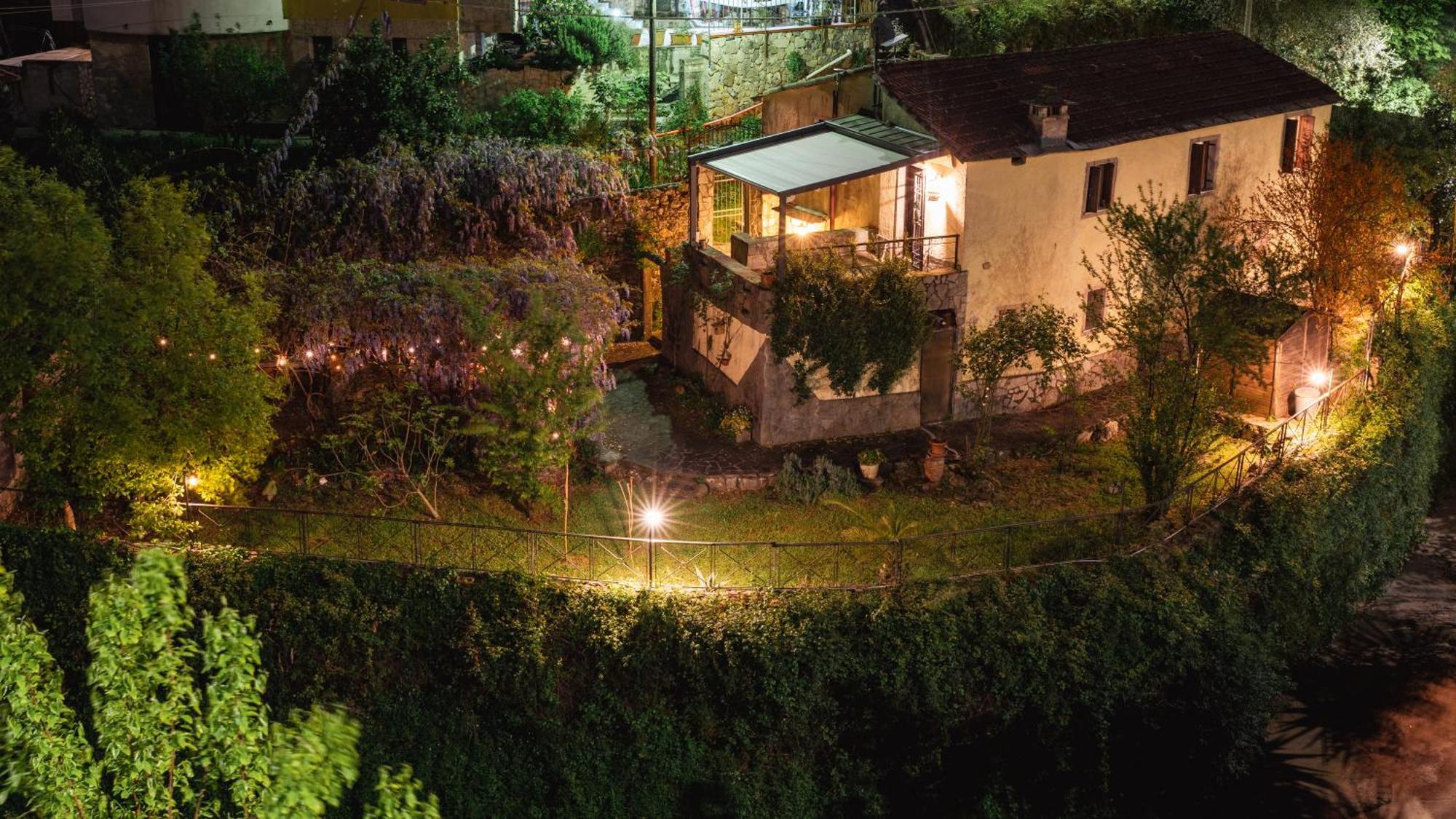 La Casa Delle Pietre Parlanti - Casa In Pietra Ai Piedi Del Parco Delle 5 Terre Bed and Breakfast Biassa Exteriör bild