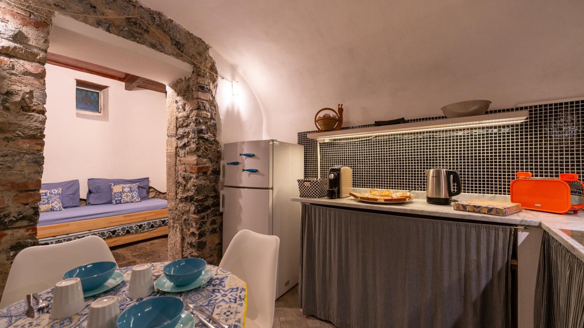 La Casa Delle Pietre Parlanti - Casa In Pietra Ai Piedi Del Parco Delle 5 Terre Bed and Breakfast Biassa Exteriör bild