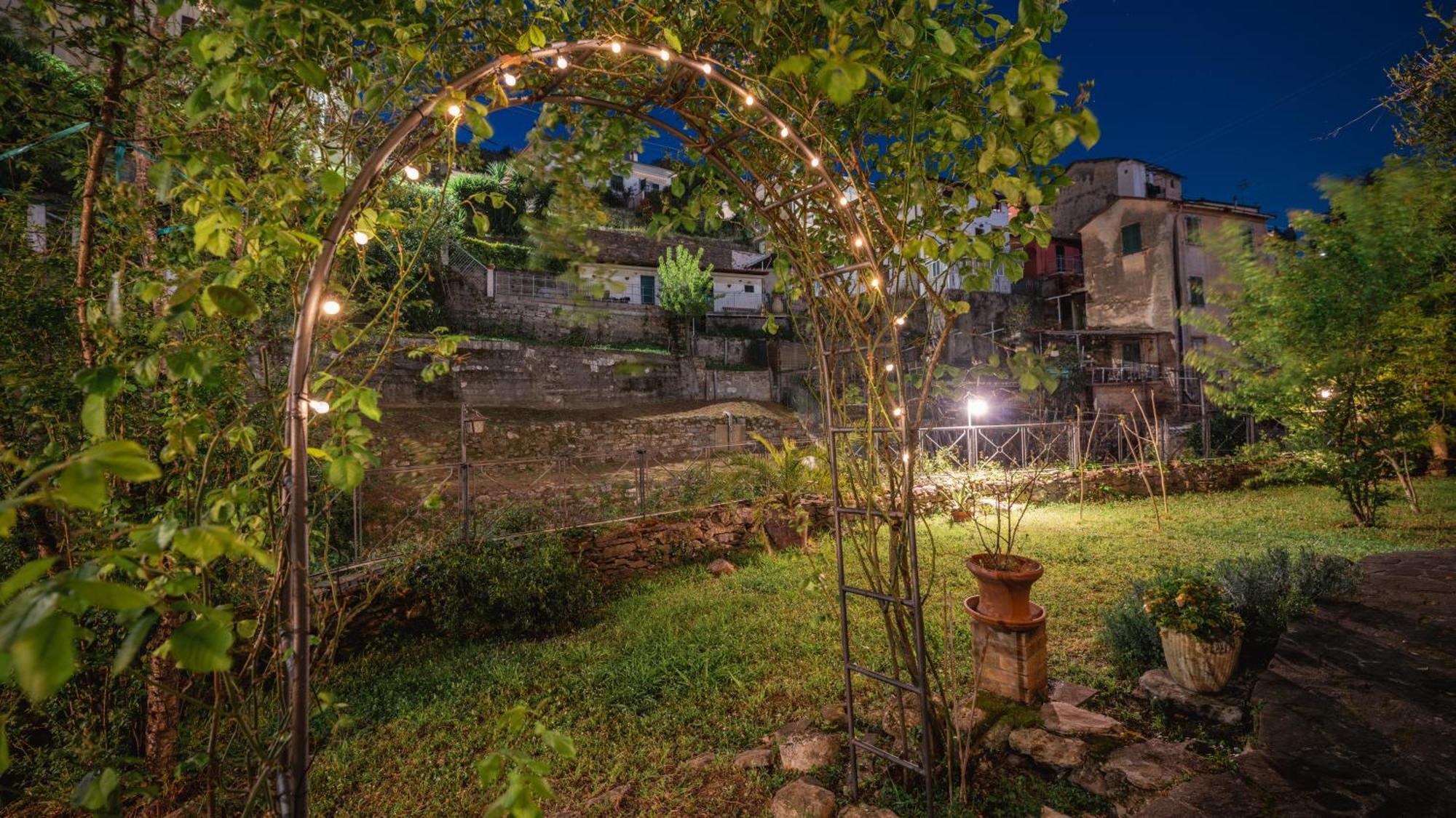 La Casa Delle Pietre Parlanti - Casa In Pietra Ai Piedi Del Parco Delle 5 Terre Bed and Breakfast Biassa Exteriör bild