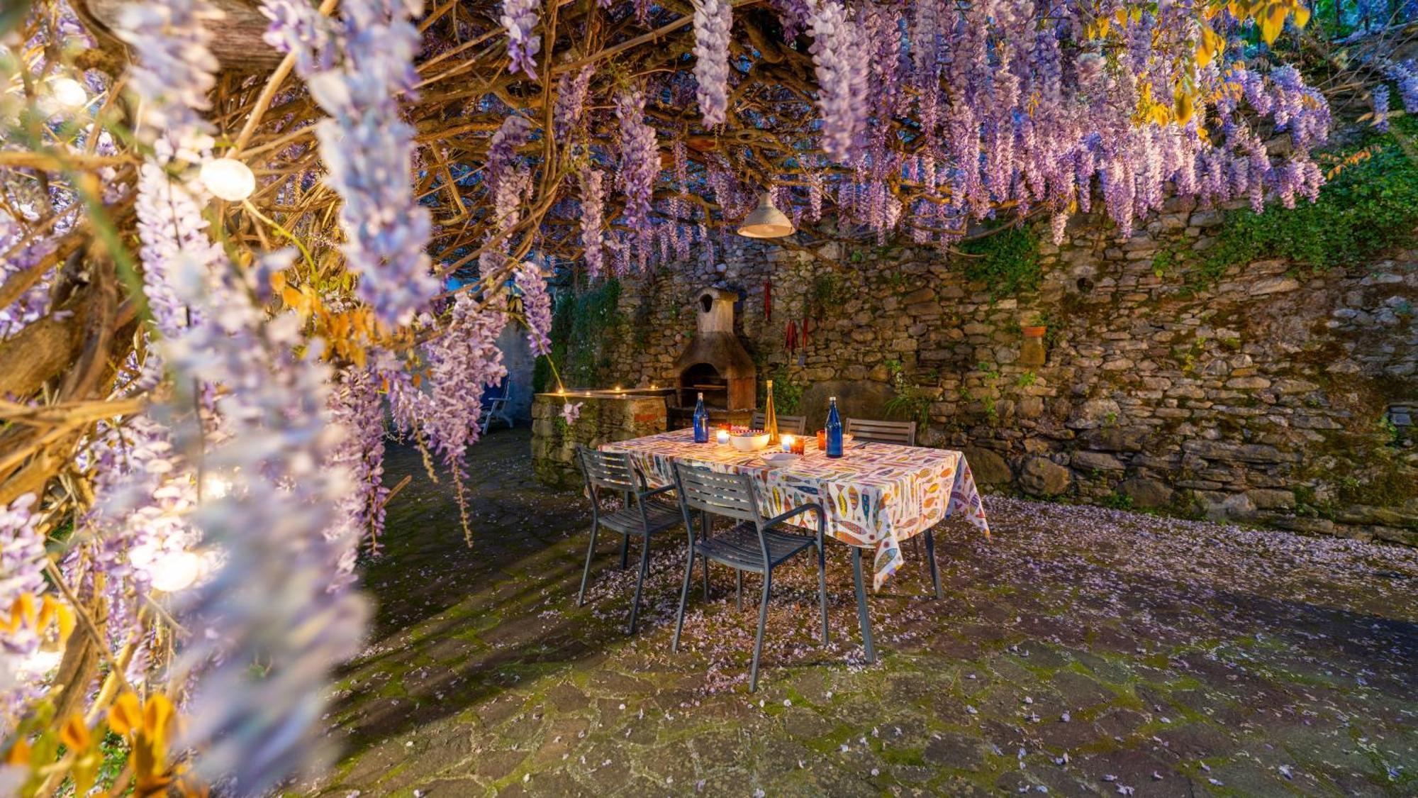 La Casa Delle Pietre Parlanti - Casa In Pietra Ai Piedi Del Parco Delle 5 Terre Bed and Breakfast Biassa Exteriör bild